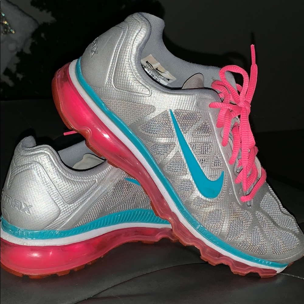 Girls Nike air max shoes
